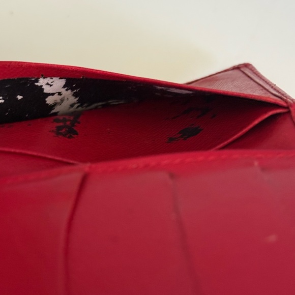 LV Epi Card Case - Picture 4 of 8